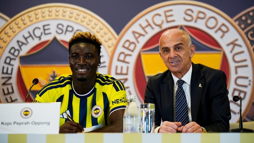 Fenerbahçe, yeni transferi Oppong için imza töreni düzenledi haber görseli