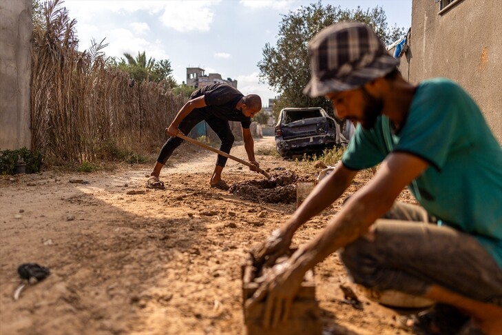 I riu nga Gaza gjen zgjidhje ndaj të nxehtit përvëlues duke ndërtuar shtëpi tradicionale prej qerpiçi