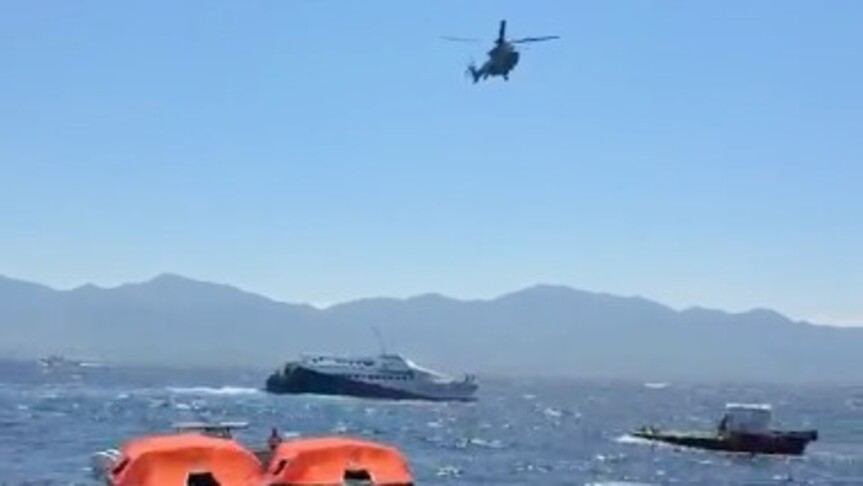 KKTC'nin Girne Limanı'ndan ayrılan feribotun su alması nedeniyle kurtarma çalışması başlatıldı haber görseli