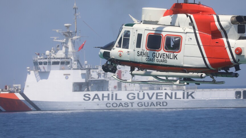 Girne açıklarında bir feribotun su aldığı, kurtarma çalışmalarının devam ettiği bildirildi haber görseli