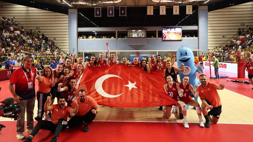 Kadın Milli Voleybol Takımı, İtalya'yı yenerek şampiyonluğa ulaştı haber görseli
