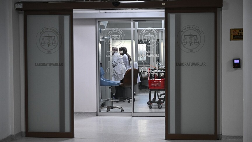 Adli Tıp Kurumu uyuşturucu laboratuvarlarının kapısını AA'ya açtı haber görseli