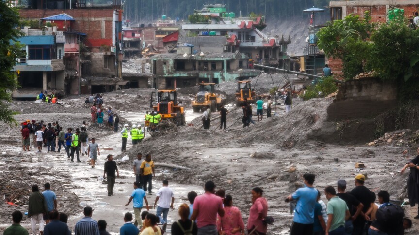 Nepal teacher's quick warning saves 1,643 students from devastating flash flood | Quick Digest