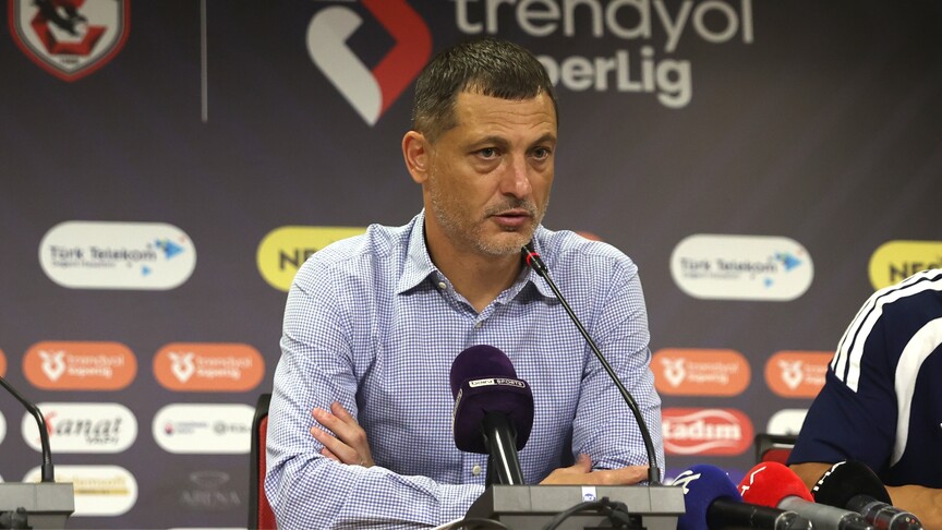 Gaziantep FK, teknik direktör Radoi ile yollarını ayırdı haber görseli