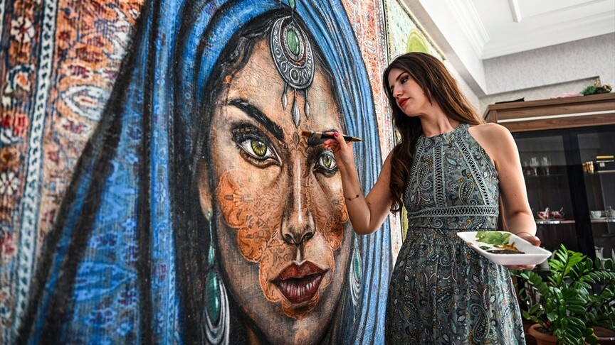 Bilgisayar mühendisi halıları portre çizimleriyle sanat eserine dönüştürüyor haber görseli