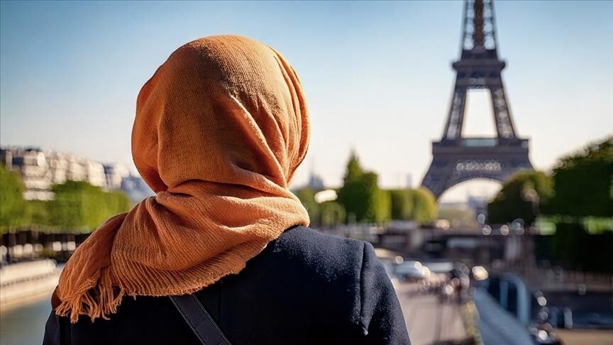 Fransa'da aşırı sağcı milletvekili seçimi kazanmaları halinde başörtülülere para cezası uygulanacağını söyledi haber görseli