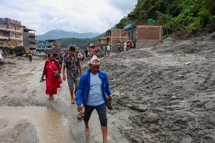 Numri i të vdekurve në përmbytjet në kufirin Nepal Kinë rritet në 919  rreth 4 800 të zhdukur