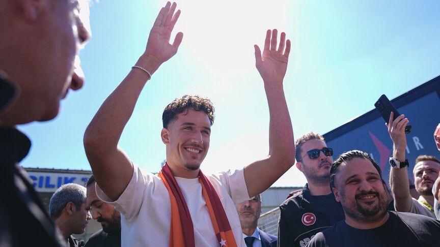 Galatasaray, milli oyuncu Deniz Gül'ü kadrosuna kattı haber görseli