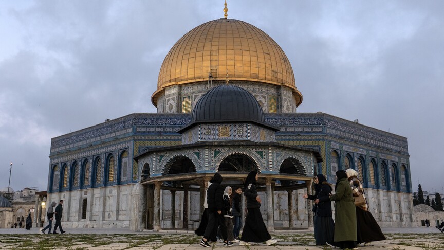 Mescid-i Aksa imam hatibi Sabri, Aksa'daki ihlallerinin İsrail'e hiçbir hak kazandırmayacağını vurguladı haber görseli