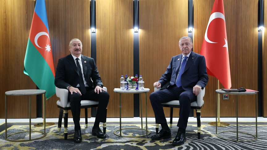 Cumhurbaşkanı Erdoğan, Azerbaycan Cumhurbaşkanı Aliyev ile bir araya geldi haber görseli