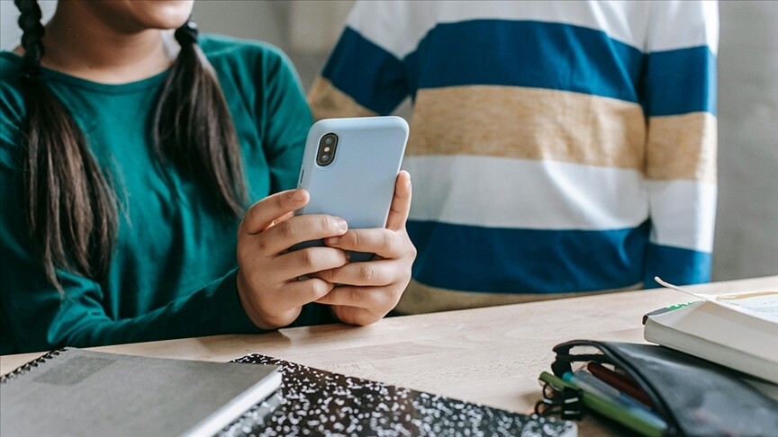 Polonya'da ilkokullarda telefon kullanımına ilişkin düzenleme yürürlüğe girdi haber görseli