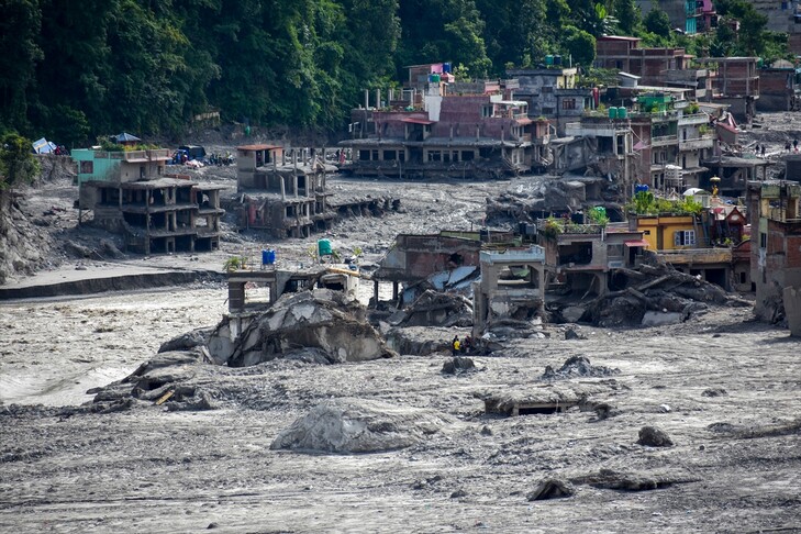 1 6 milion njerëz të prekur  1 050 të vdekur nga përmbytjet e rrëmbyeshme shkatërruese në Nepal