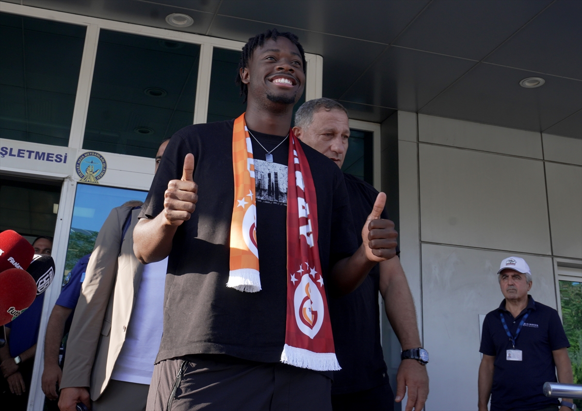 El Chadaille Bitshiabu, Galatasaray için İstanbul'a geldi 1 El Chadaille Bitshiabu, Galatasaray için İstanbul'a geldi