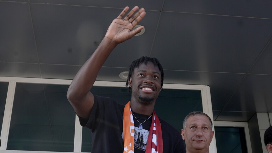 El Chadaille Bitshiabu, Galatasaray'da büyük zaferlere imza atacağına inanıyor haber görseli