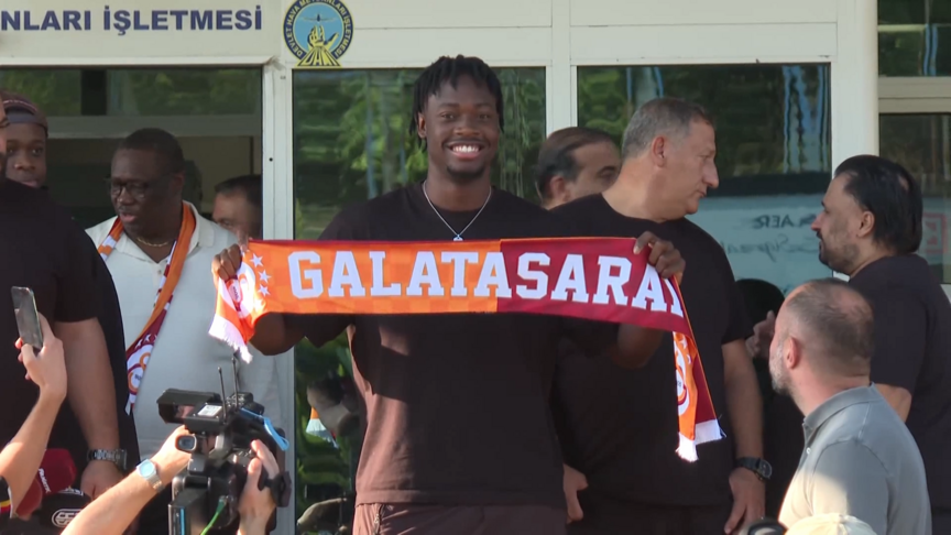 El Chadaille Bitshiabu, Galatasaray için İstanbul'a geldi haber görseli