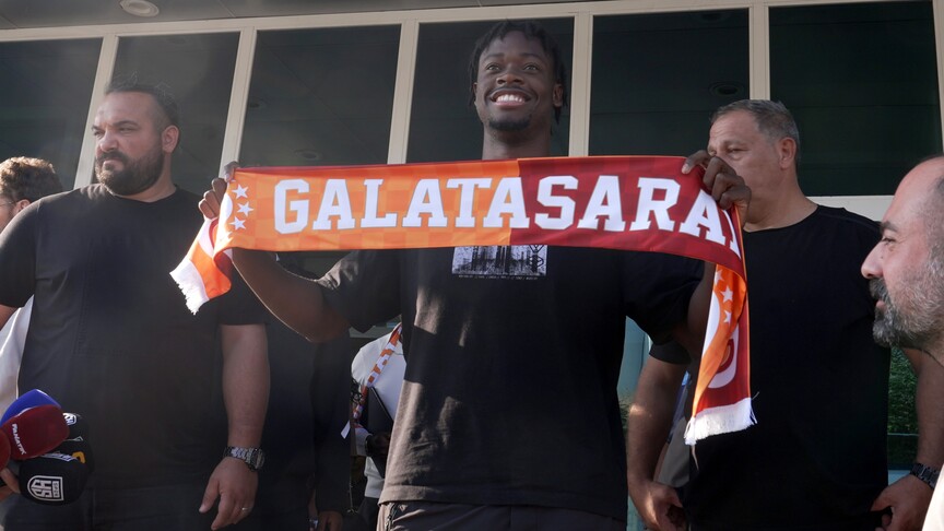 Galatasaray, Fransız futbolcu Bitshiabu'yu kadrosuna kattı haber görseli