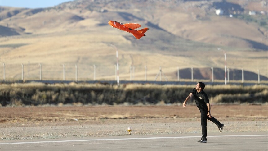 Siirt'te TEKNOFEST heyecanı "Savaşan İHA Avcı Drone Yarışması" ile sürüyor haber görseli