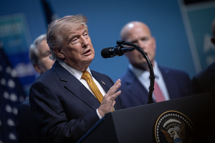 Trump thotë SHBA ja kontrollon Ngushticën e Hormuzit pas sulmeve ndaj anijeve iraniane
