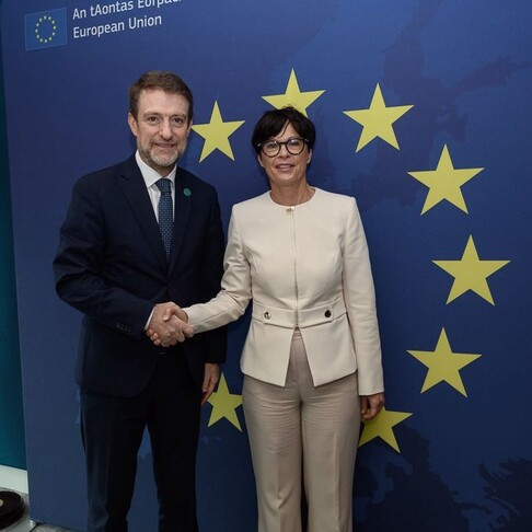 Ministri Hoxha takohet në Dublin me komisaren evropiane për Zgjerimin  Marta Kos
