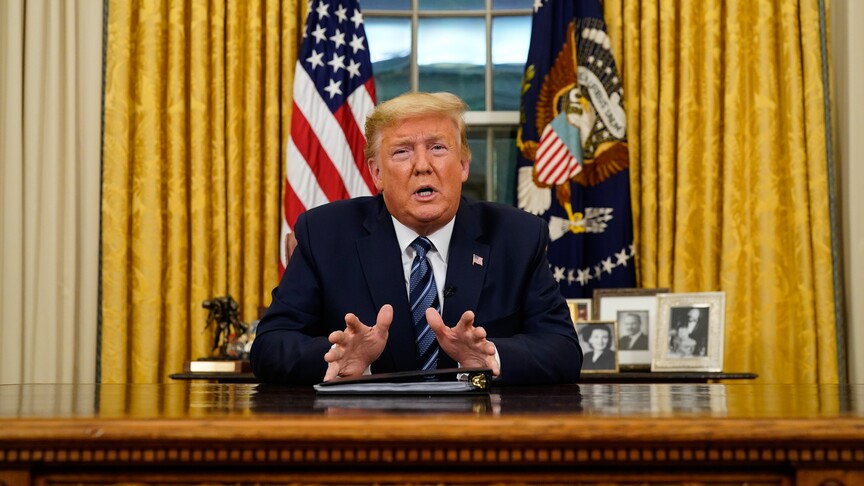Trump, İran'a karşı kullanılmak üzere ellerinde yeterince mühimmat olduğunu belirtti haber görseli