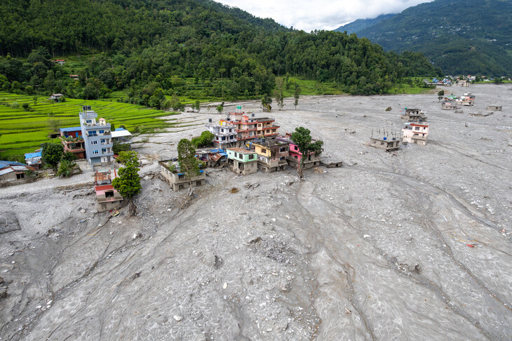 Numri i të vdekurve nga përmbytjet në Nepal Kinë arrin në 1 280  mbi 5 620 të zhdukur