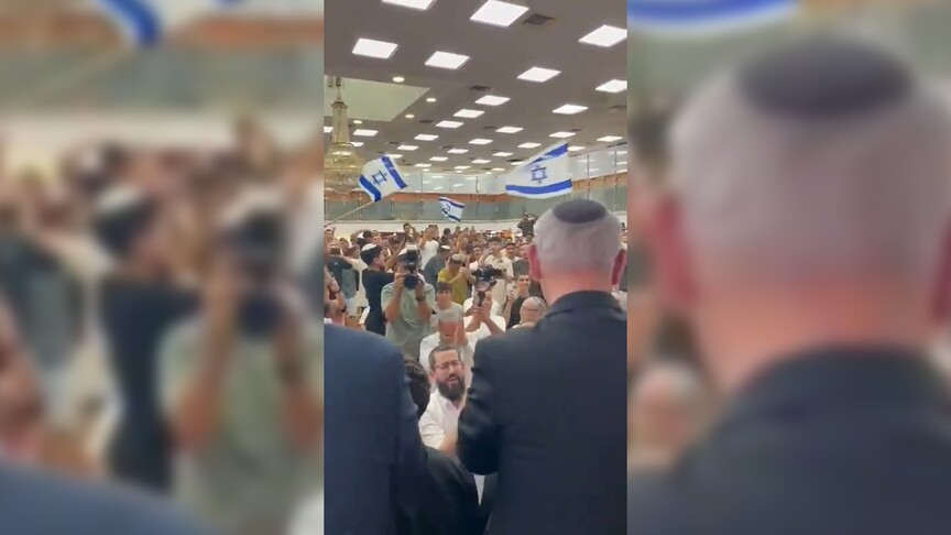 Netanyahu'nun din eğitimi verilen bir okulu ziyaretinde Filistin karşıtı ırkçı sloganlar atıldı haber görseli