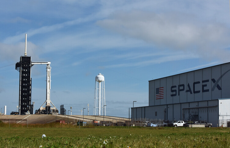 Gjigantët amerikanë të hapësirës SpaceX dhe Blue Origin nuk do të marrin pjesë në samitin ndërkombëtar në Paris