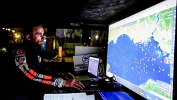 Silivri a&ccedil;ıklarındaki kazada batan geminin bulunduğu b&ouml;lgede arama kurtarma s&uuml;r&uuml;yor