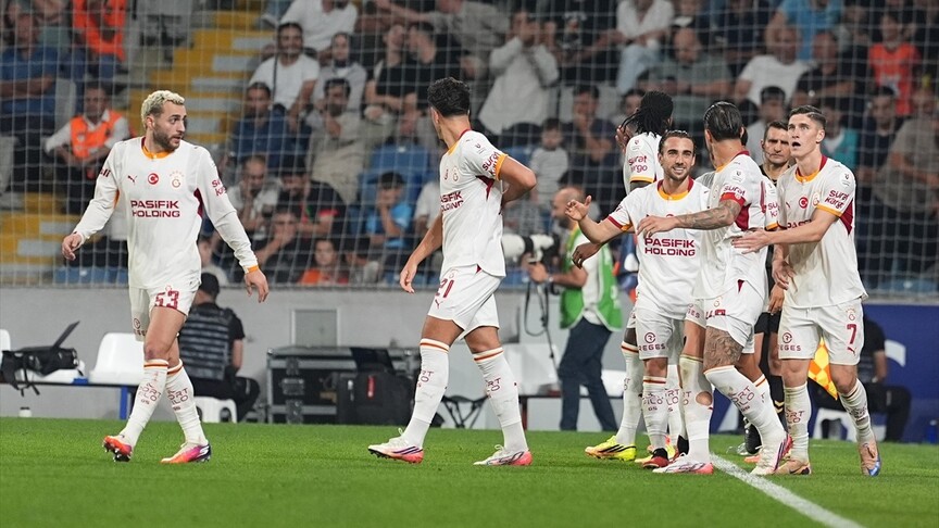 Galatasaray, Başakşehir'i deplasmanda 3-2 mağlup etti haber görseli
