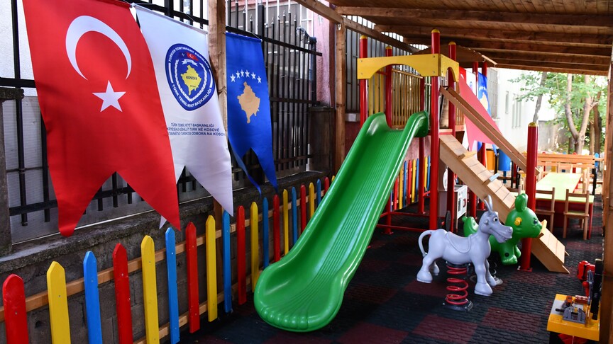 KFOR i Turk hapë kënd lojërash për fëmijët në Kosovë