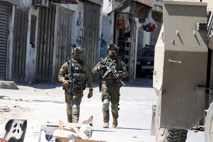 Ushtria izraelite bllokon aktivistët që të ndihmojnë palestinezët e rrethuar nga kolonët