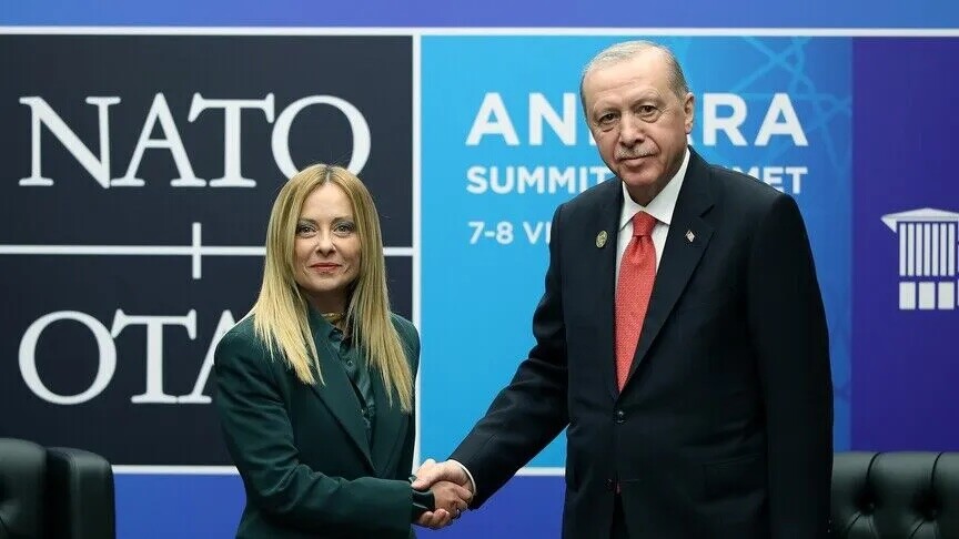 Erdogan përgëzon Melonin për mandatin rekord në krye të qeverisë italiane