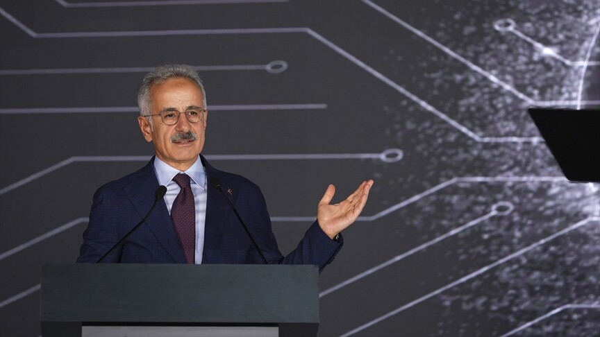 Ulaştırma ve Altyapı Bakanı Uraloğlu, Vodafone İzmir Veri Merkezi'nin açılışında konuştu haber görseli