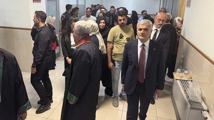 Kahramanmaraş'taki okul saldırısı davasında sanık anne-baba hakim karşısında haber görseli
