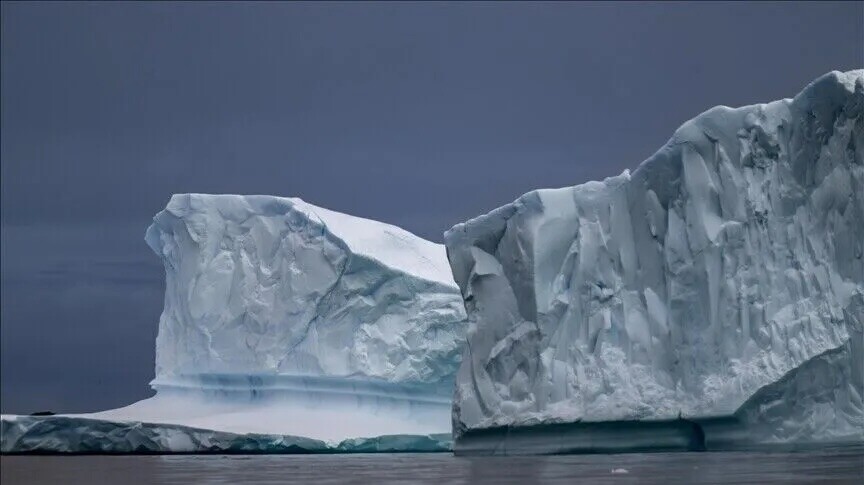 Një ishull i ri shfaqet në Svalbard të Norvegjisë ndërsa akullnajat tërhiqen