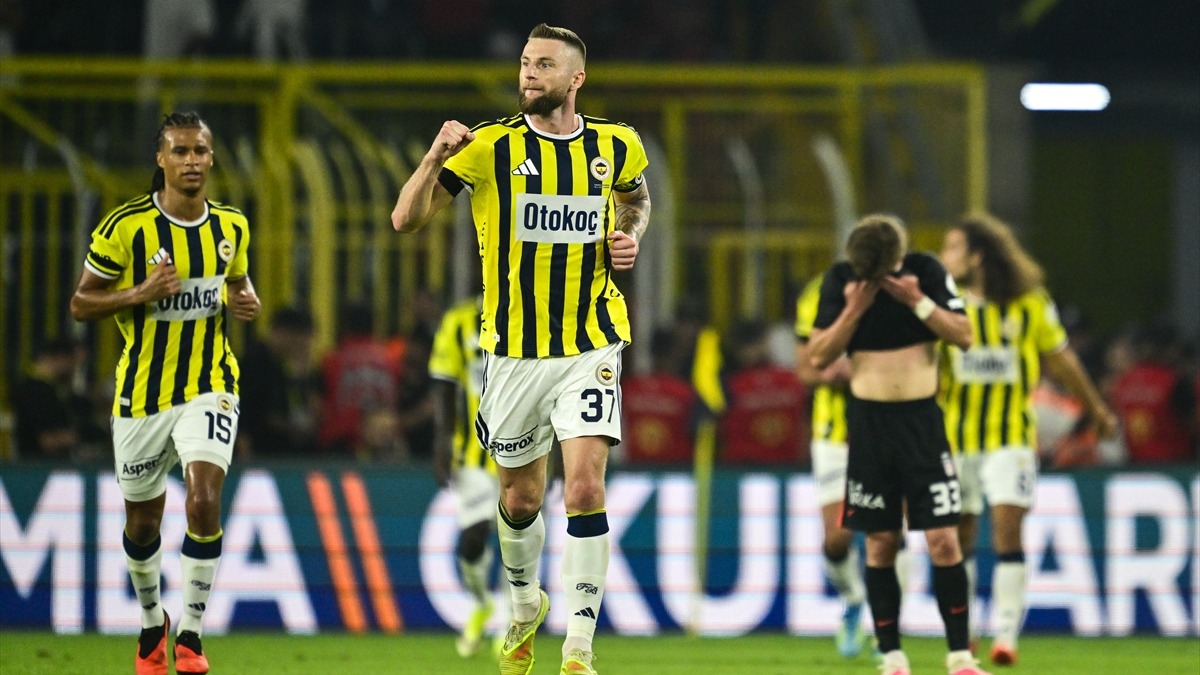 Beşiktaş, Kadıköy'de Fenerbahçe'yi 2-1 mağlup etti 7 Beşiktaş, Kadıköy'de Fenerbahçe'yi 2-1 mağlup etti