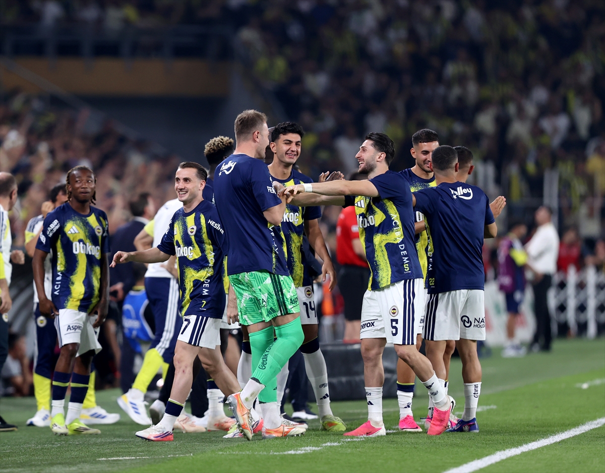 Beşiktaş, Kadıköy'de Fenerbahçe'yi 2-1 mağlup etti 14 Beşiktaş, Kadıköy'de Fenerbahçe'yi 2-1 mağlup etti
