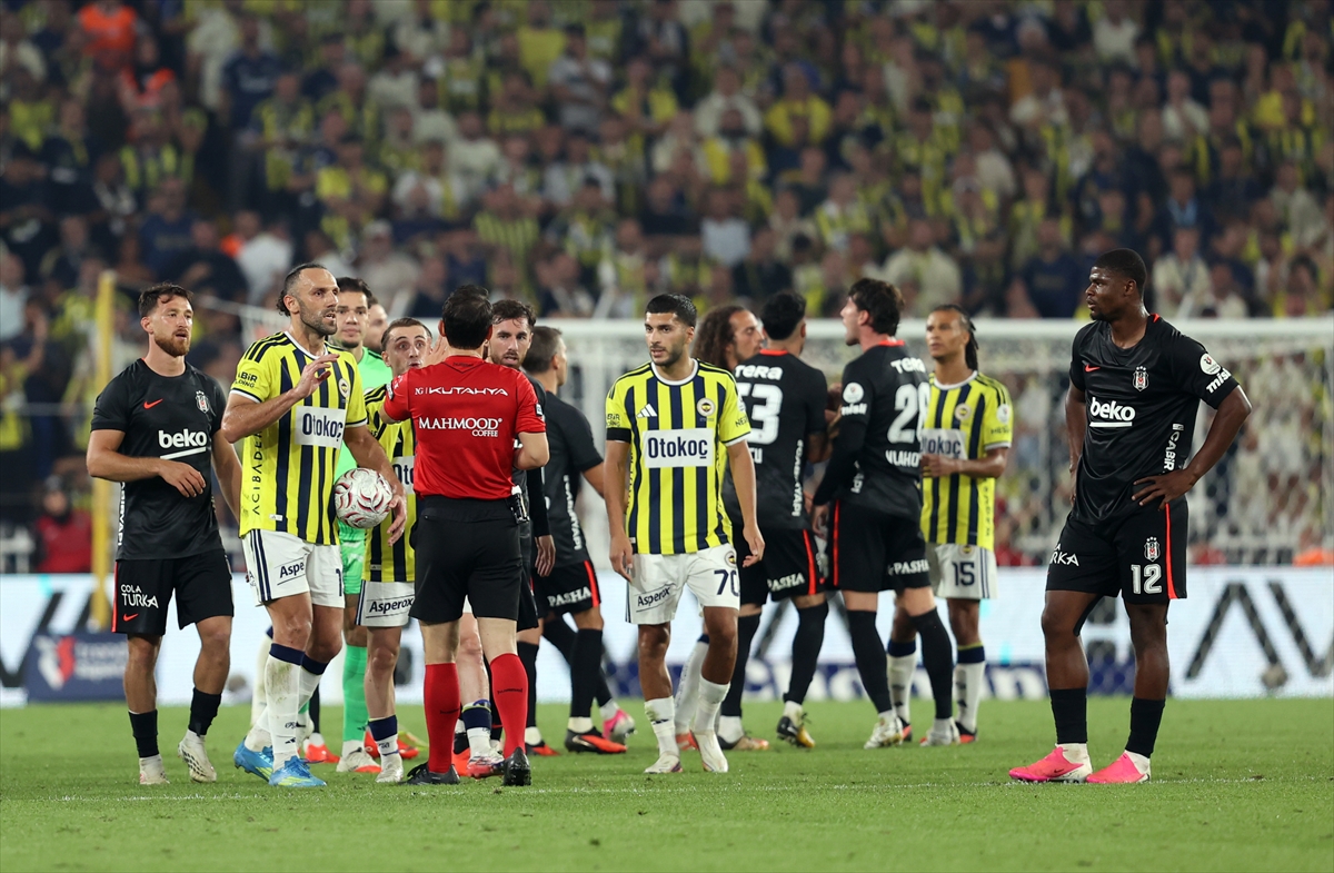 Beşiktaş, Kadıköy'de Fenerbahçe'yi 2-1 mağlup etti 5 Beşiktaş, Kadıköy'de Fenerbahçe'yi 2-1 mağlup etti
