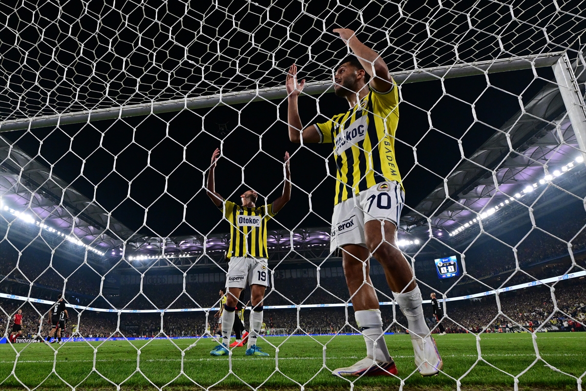 Beşiktaş, Kadıköy'de Fenerbahçe'yi 2-1 mağlup etti 8 Beşiktaş, Kadıköy'de Fenerbahçe'yi 2-1 mağlup etti