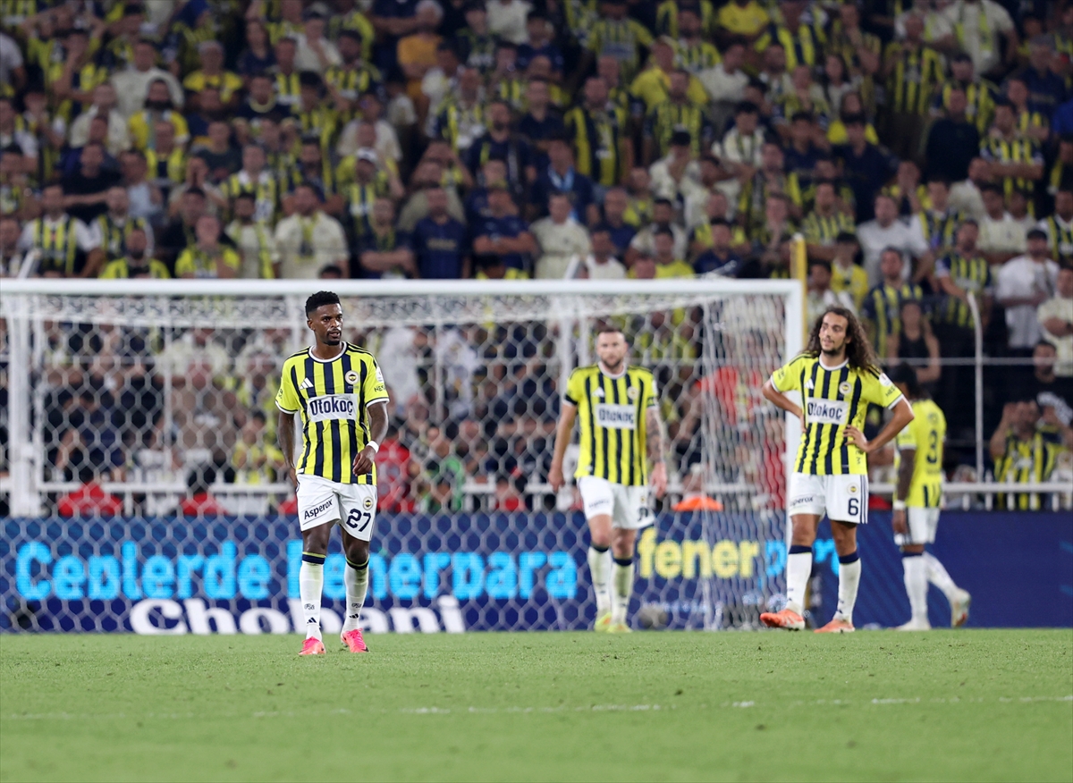 Beşiktaş, Kadıköy'de Fenerbahçe'yi 2-1 mağlup etti 10 Beşiktaş, Kadıköy'de Fenerbahçe'yi 2-1 mağlup etti