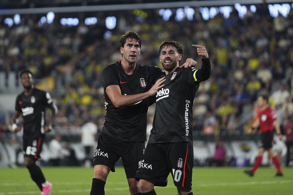 Beşiktaş, Kadıköy'de Fenerbahçe'yi 2-1 mağlup etti 18 Beşiktaş, Kadıköy'de Fenerbahçe'yi 2-1 mağlup etti