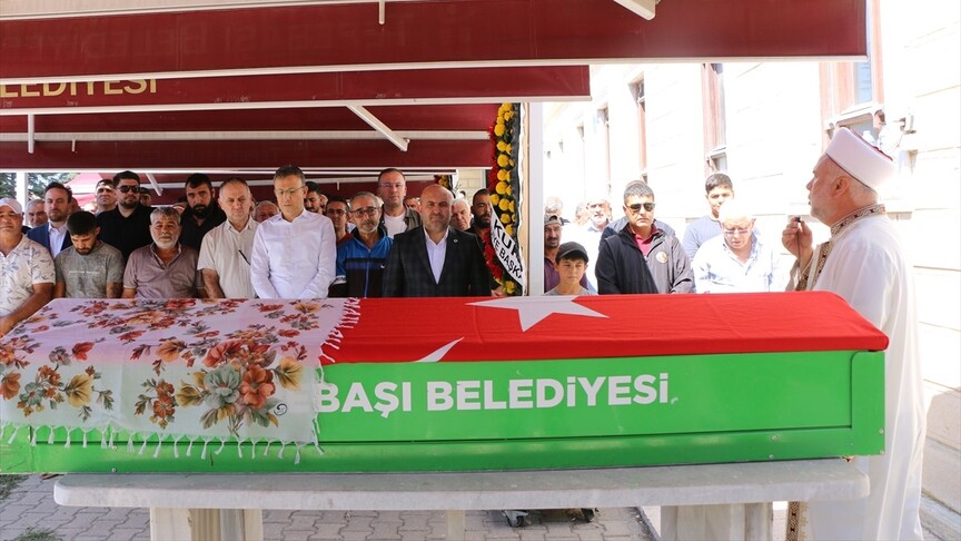 KKTC'deki gemi kazasında hayatını kaybeden Elmas Demir'in cenazesi Eskişehir'de toprağa verildi haber görseli