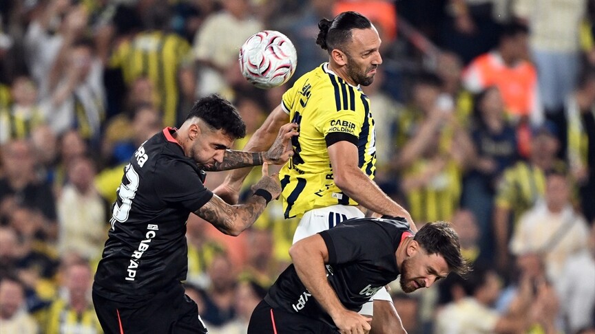 Süper Lig'de sezonun ilk derbisinde Fenerbahçe ile Beşiktaş Kadıköy'de karşılaşıyor haber görseli