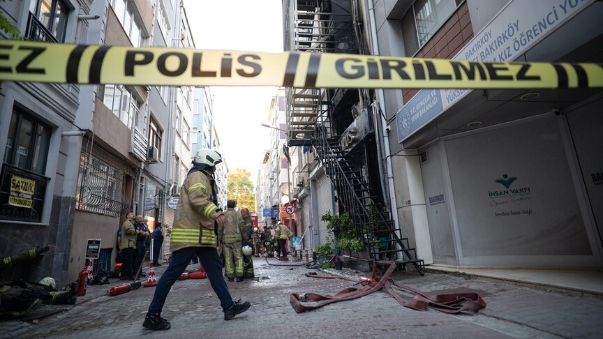 Bakırköy’de bir otelde çıkan yangında 12 kişi yaralandı haber görseli
