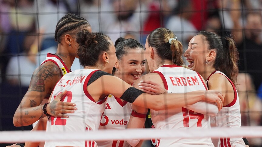 A Milli Kadın Voleybol Takımı, Avrupa Şampiyonası'nda finalde haber görseli