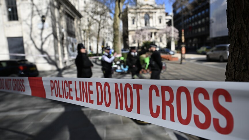 Londra'da bir Suudi Arabistan vatandaşı, saatini çalmak isteyen kişinin bıçaklı saldırısına uğradı haber görseli