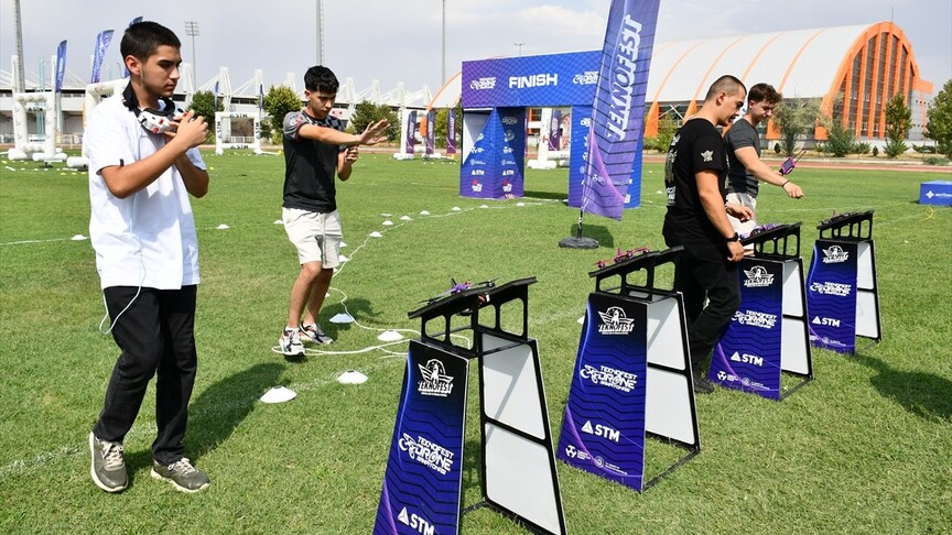 Batman'da TEKNOFEST Drone Şampiyonası'nın ikinci etabı tamamlandı haber görseli