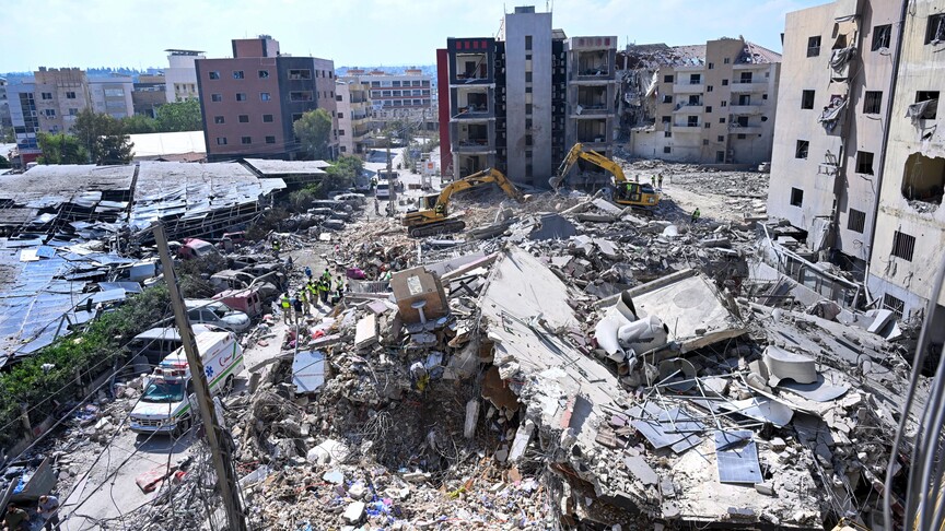 İsrail ordusu Lübnan'ın güneyindeki bir binaya saldırı tehdidinde bulundu haber görseli