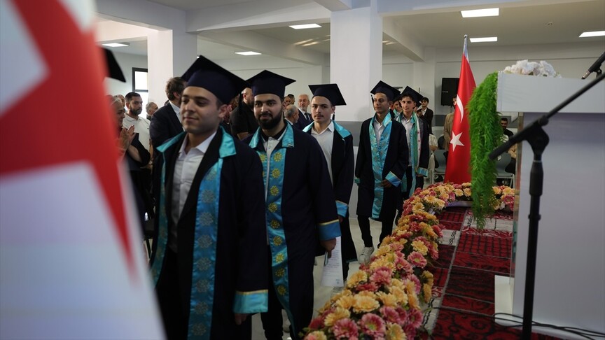 Suriye’de Maarif Vakfı öğrencileri için mezuniyet töreni düzenlendi haber görseli
