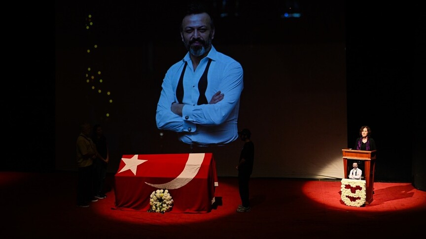 Oyuncu Serhat Kılıç son yolculuğuna uğurlanıyor haber görseli